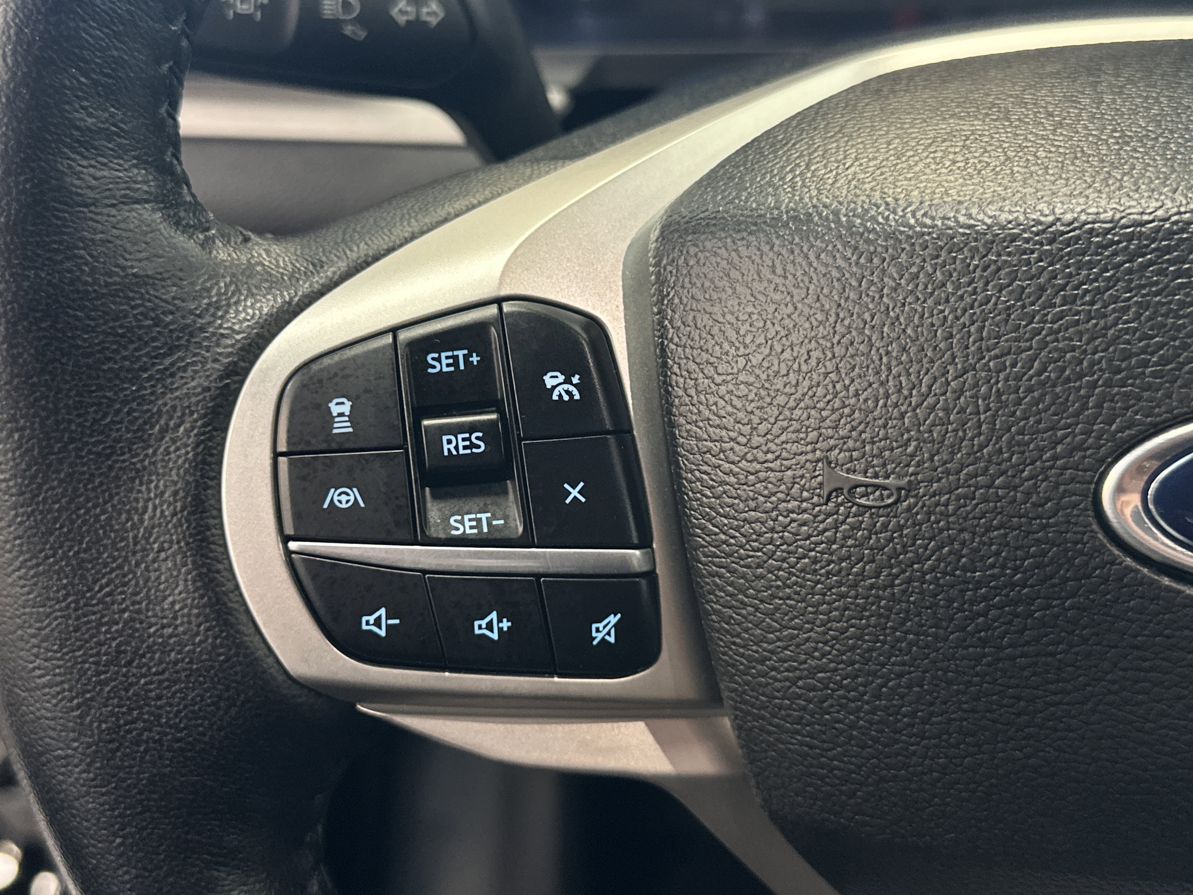 Used 2023 Ford Explorer XLT w/ Equipment Group 202A image 35