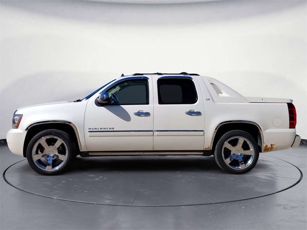 Used 2012 Chevrolet Avalanche LTZ image 2