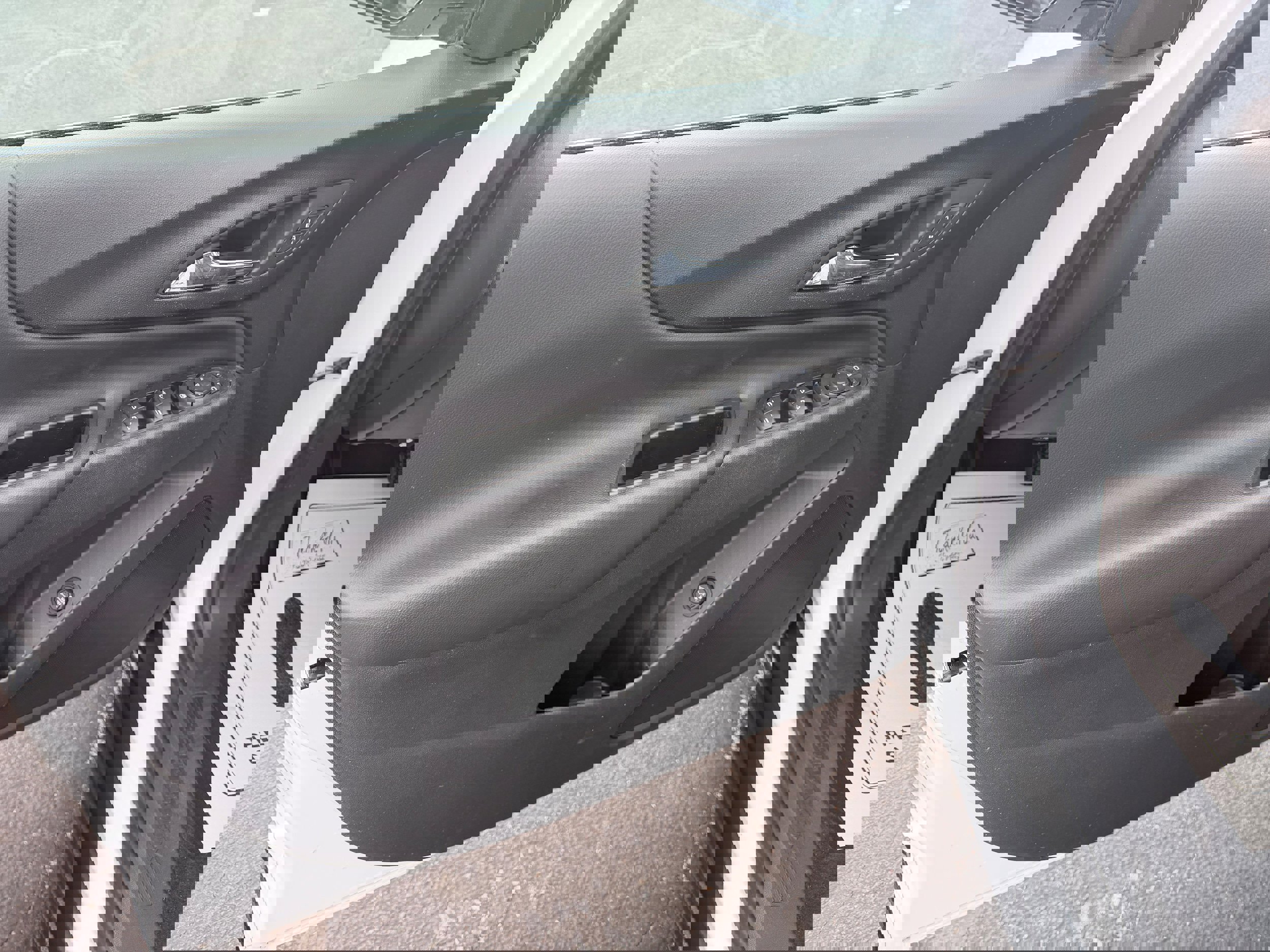 Used 2021 Chevrolet Equinox LT image 12