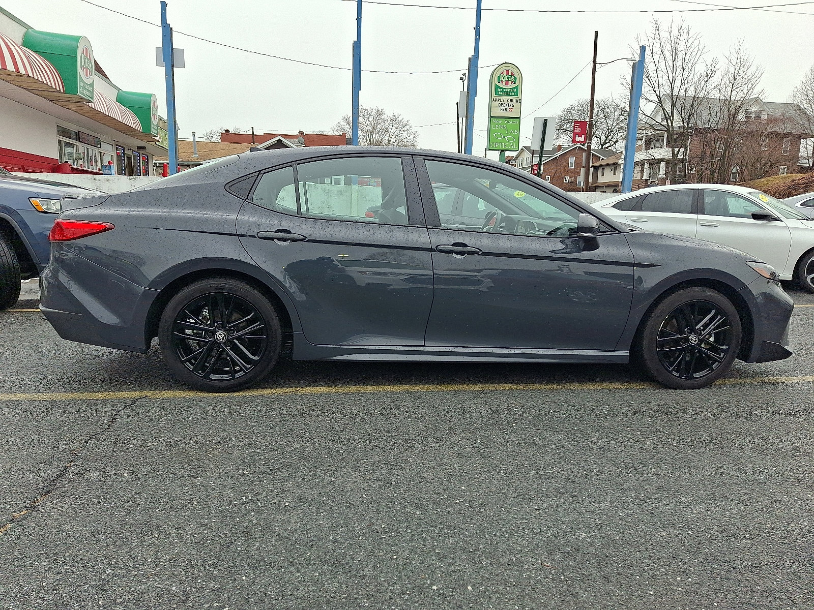 Used 2025 Toyota Camry SE image 6