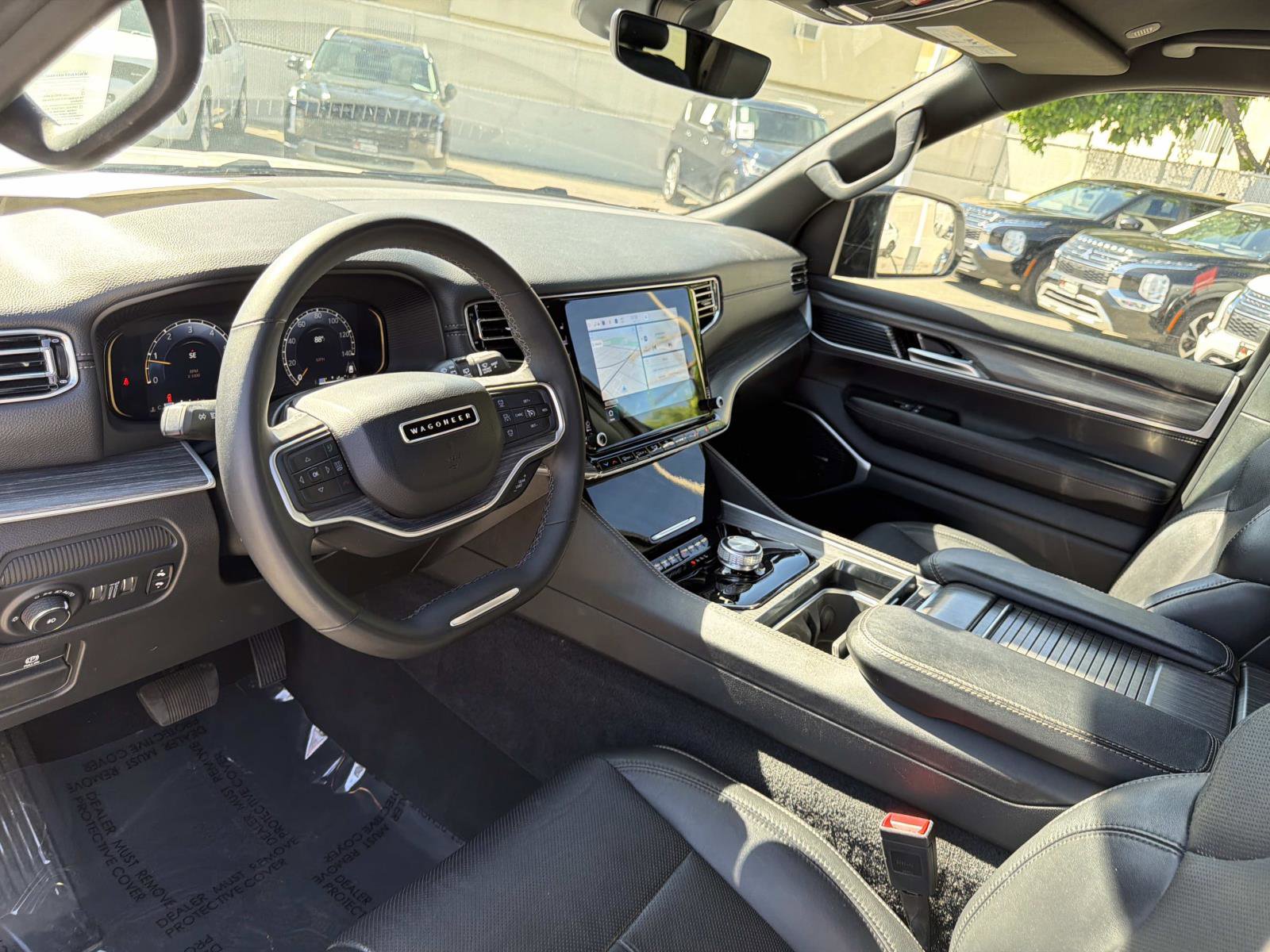 Used 2024 Jeep Wagoneer L Series II RWD image 18