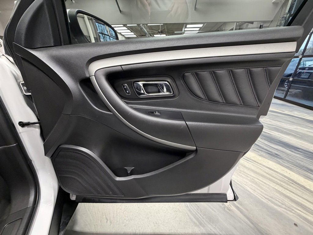 Used 2018 Ford Taurus SEL image 35
