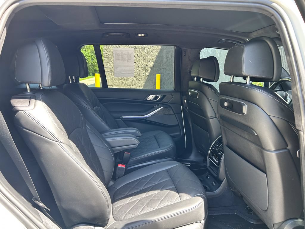 Used 2023 BMW X7 xDrive40i w/ M Sport Package AWD/4WD image 24