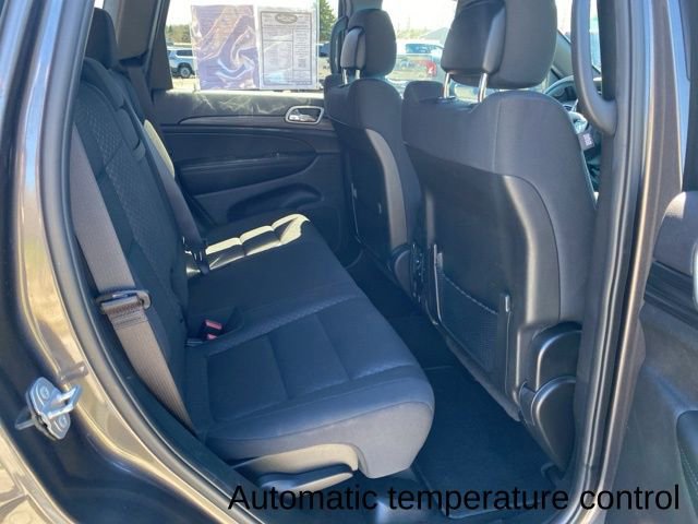 Used 2019 Jeep Grand Cherokee Laredo w/ Security & Convenience Group AWD/4WD image 30