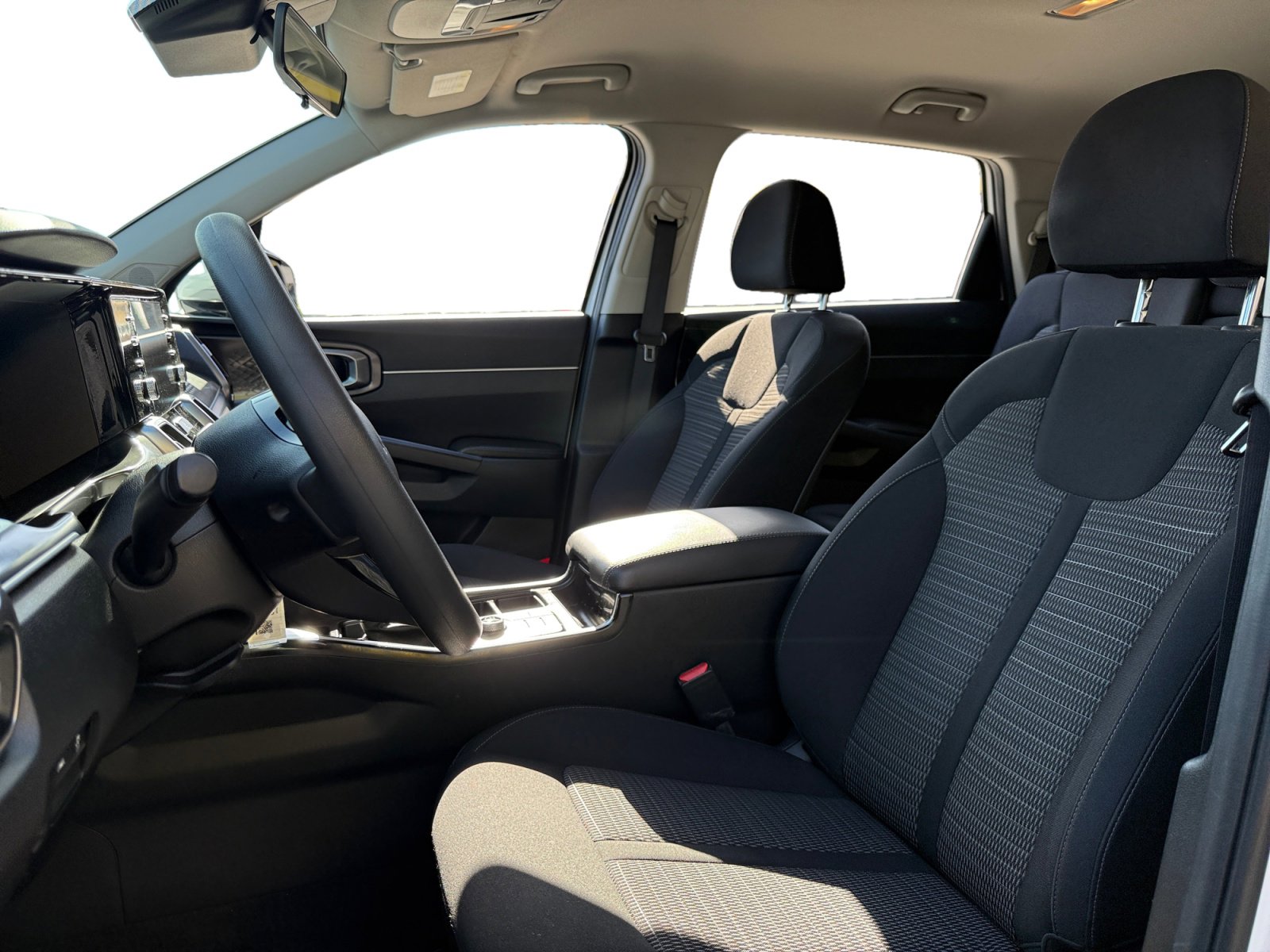 Used 2023 Kia Sorento LX image 9