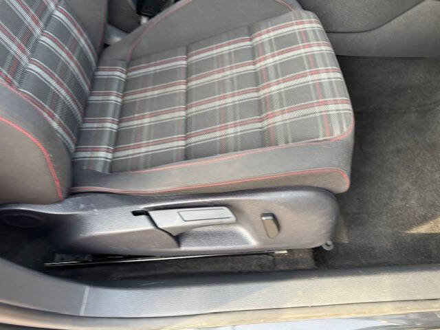 Used 2011 Volkswagen Golf 4-Door image 30