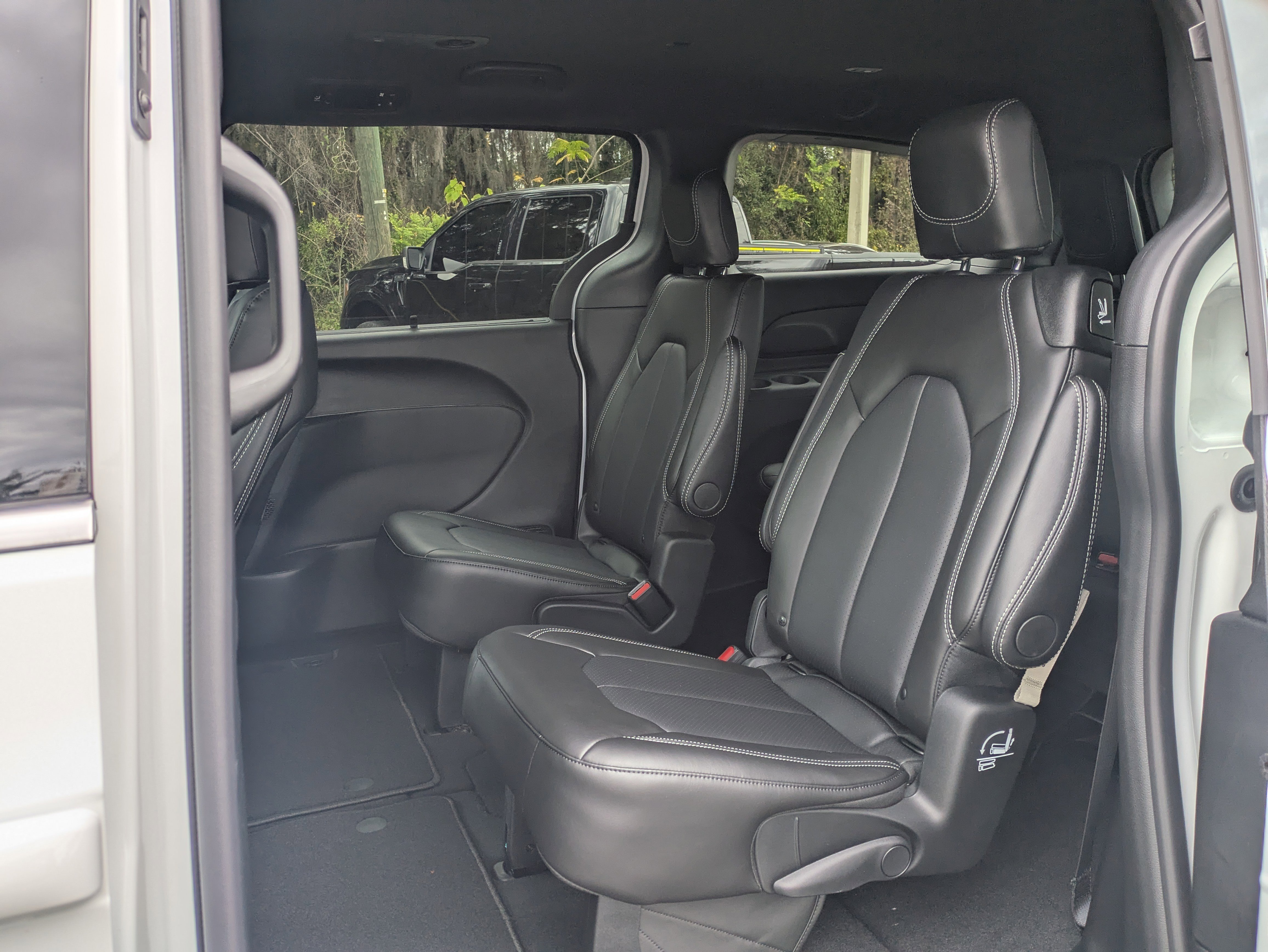 New 2026 Chrysler Pacifica Select image 14