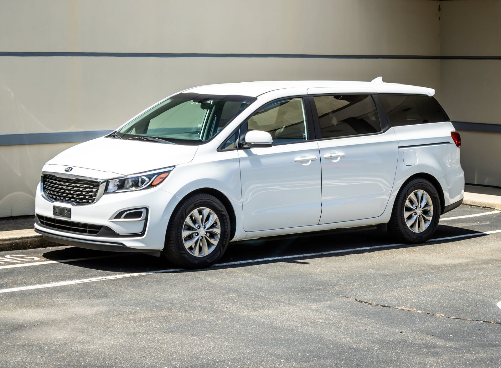 Used 2020 Kia Sedona LX FWD image 3