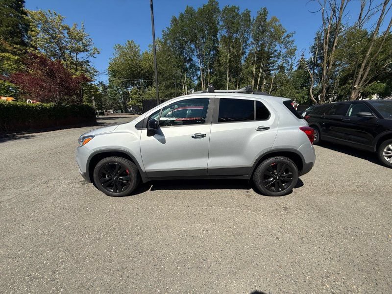 Used 2019 Chevrolet Trax LT w/ Redline Edition AWD/4WD image 2