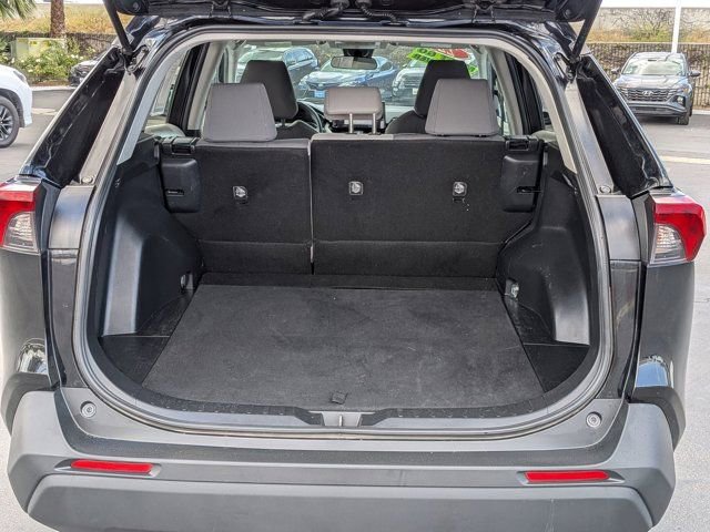 Used 2021 Toyota RAV4 XLE FWD image 10