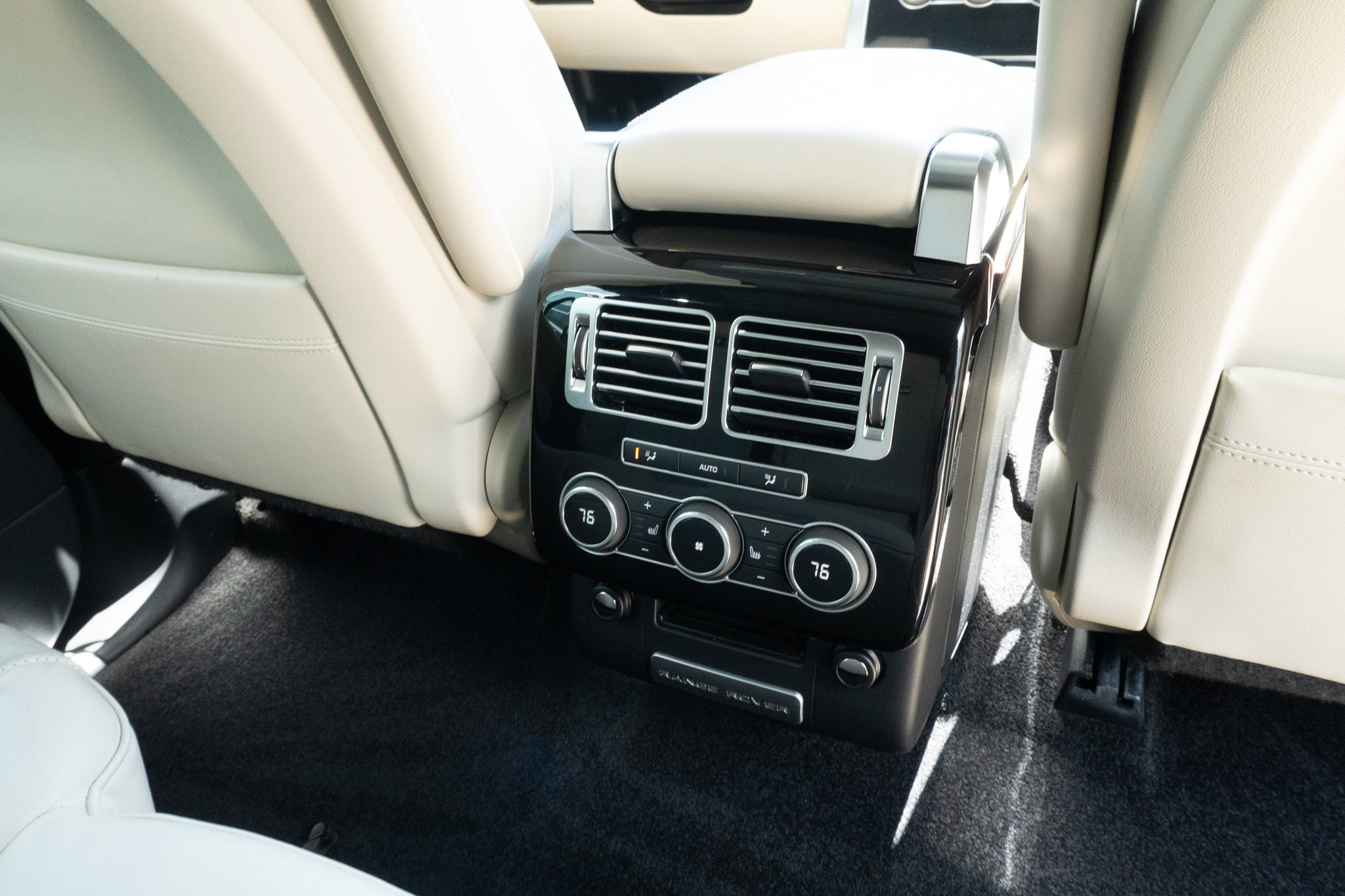 Used 2016 Land Rover Range Rover Supercharged image 32