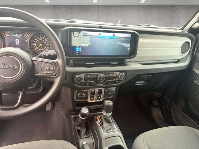Used 2025 Jeep Wrangler Sport AWD/4WD image 3