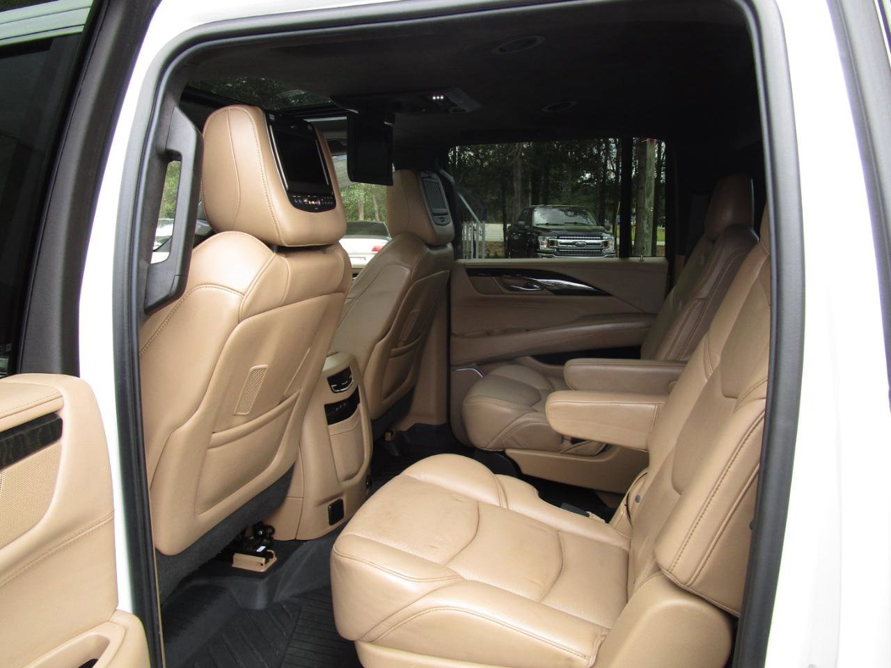Used 2019 Cadillac Escalade ESV Platinum image 24