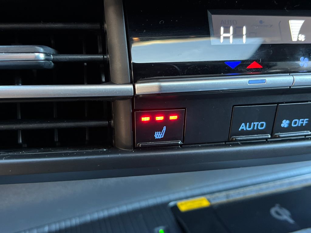 Used 2024 Toyota Sienna XSE image 30