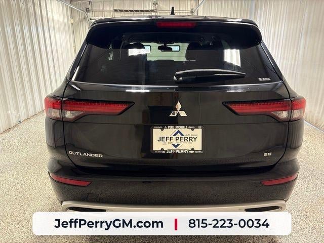 Used 2022 Mitsubishi Outlander SE AWD/4WD image 4