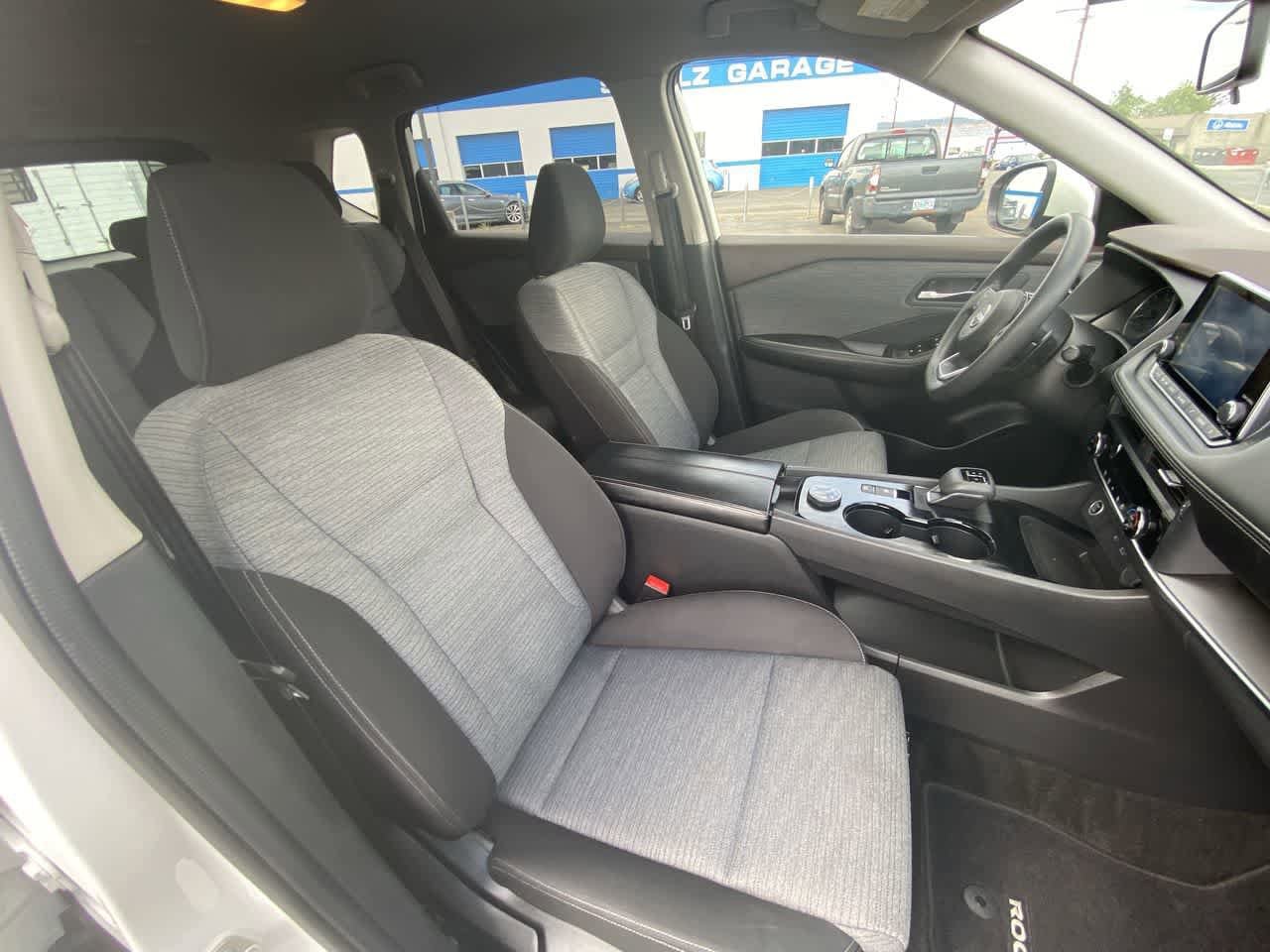Used 2023 Nissan Rogue SV AWD/4WD image 23