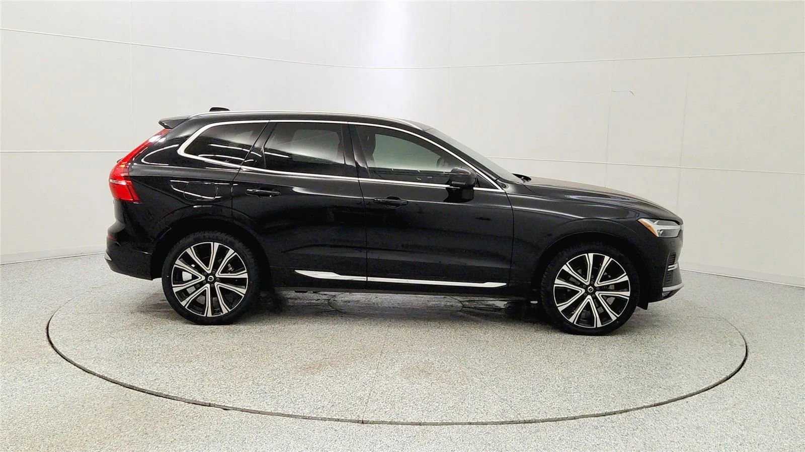 Used 2023 Volvo XC60 B5 Ultimate w/ Climate Package image 8