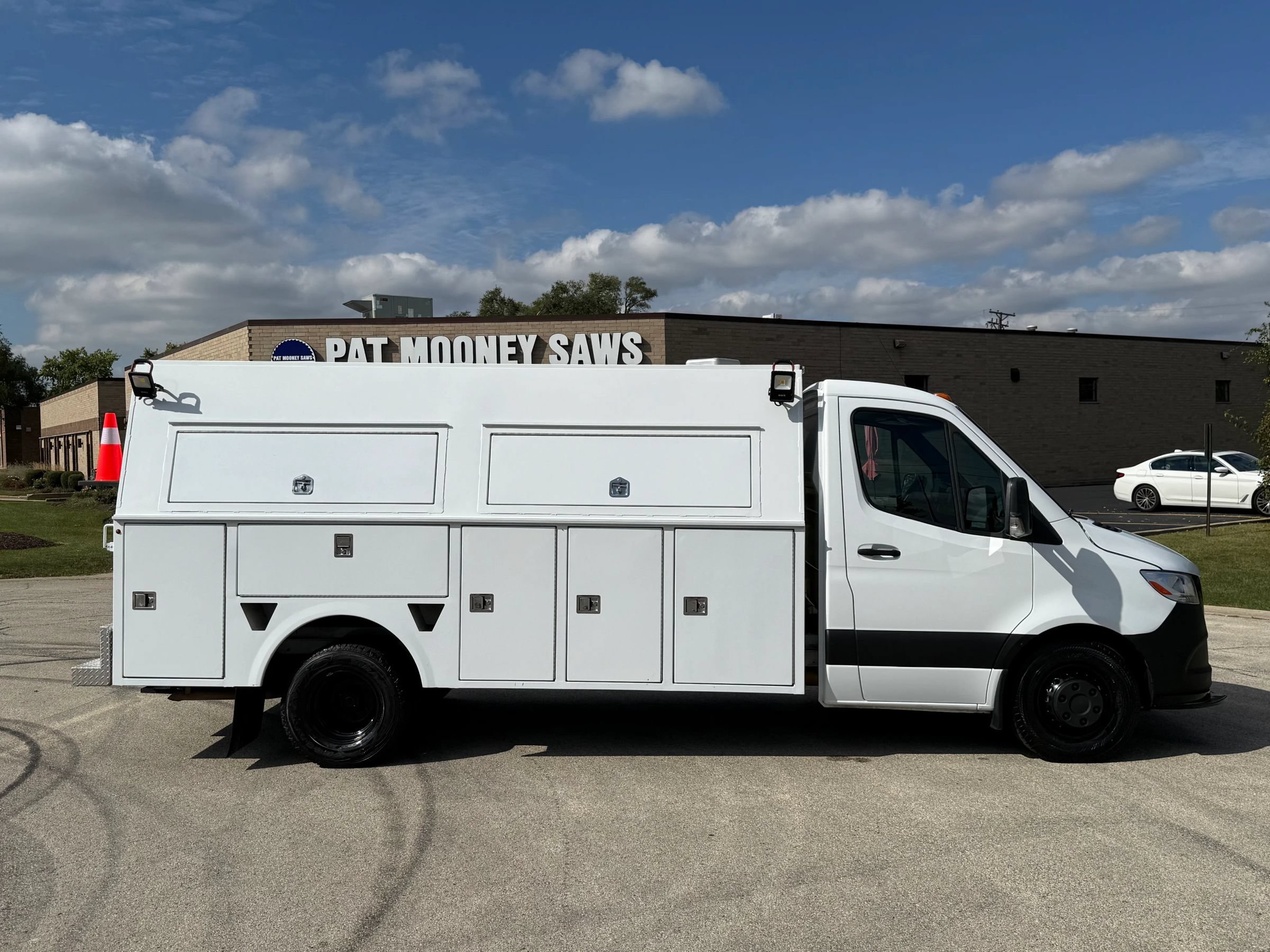 Used 2019 Freightliner Sprinter 3500 w/ Premium Package RWD image 7