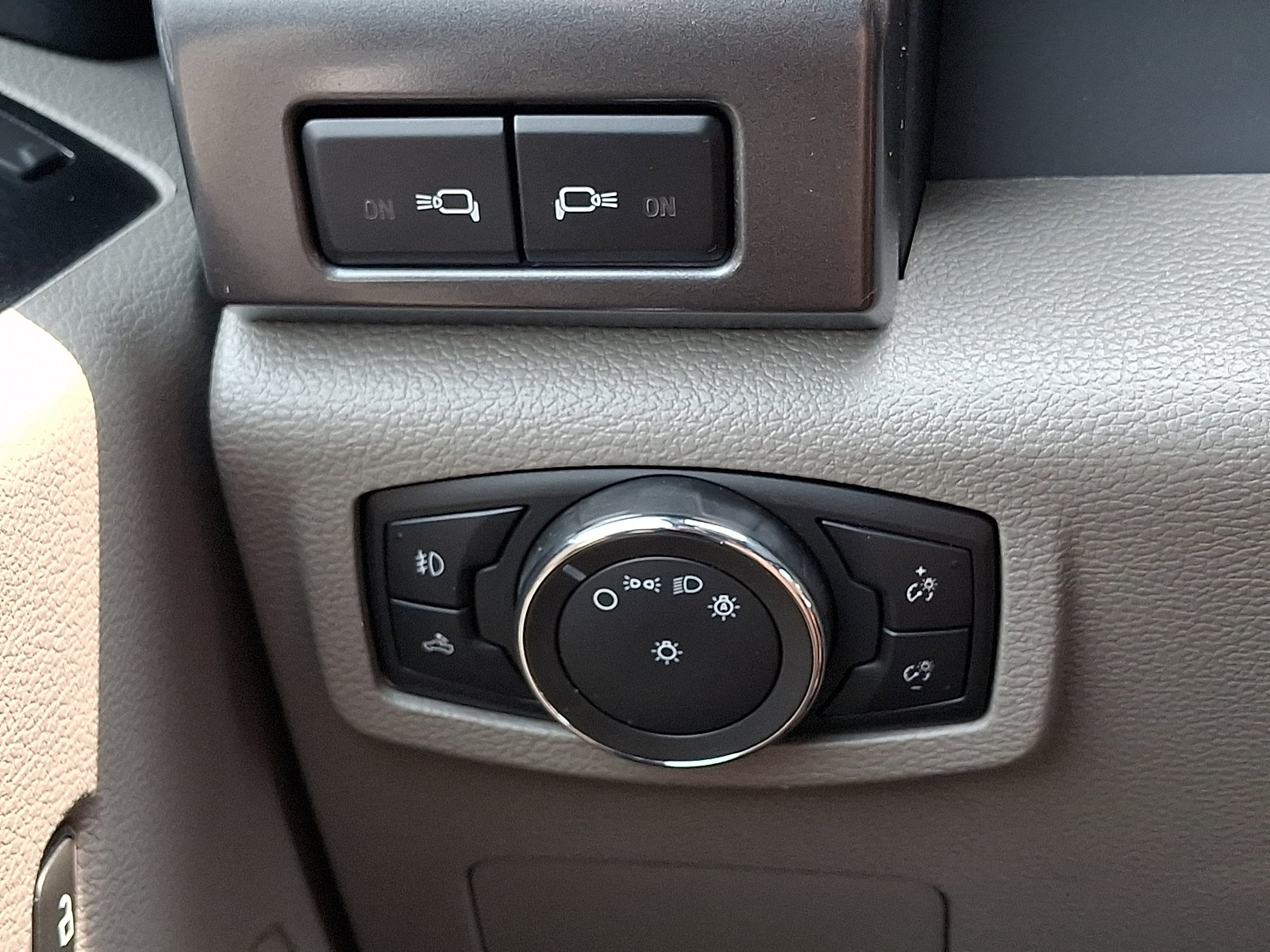 Certified 2022 Ford F350 XLT w/ XLT Premium Package AWD/4WD image 27