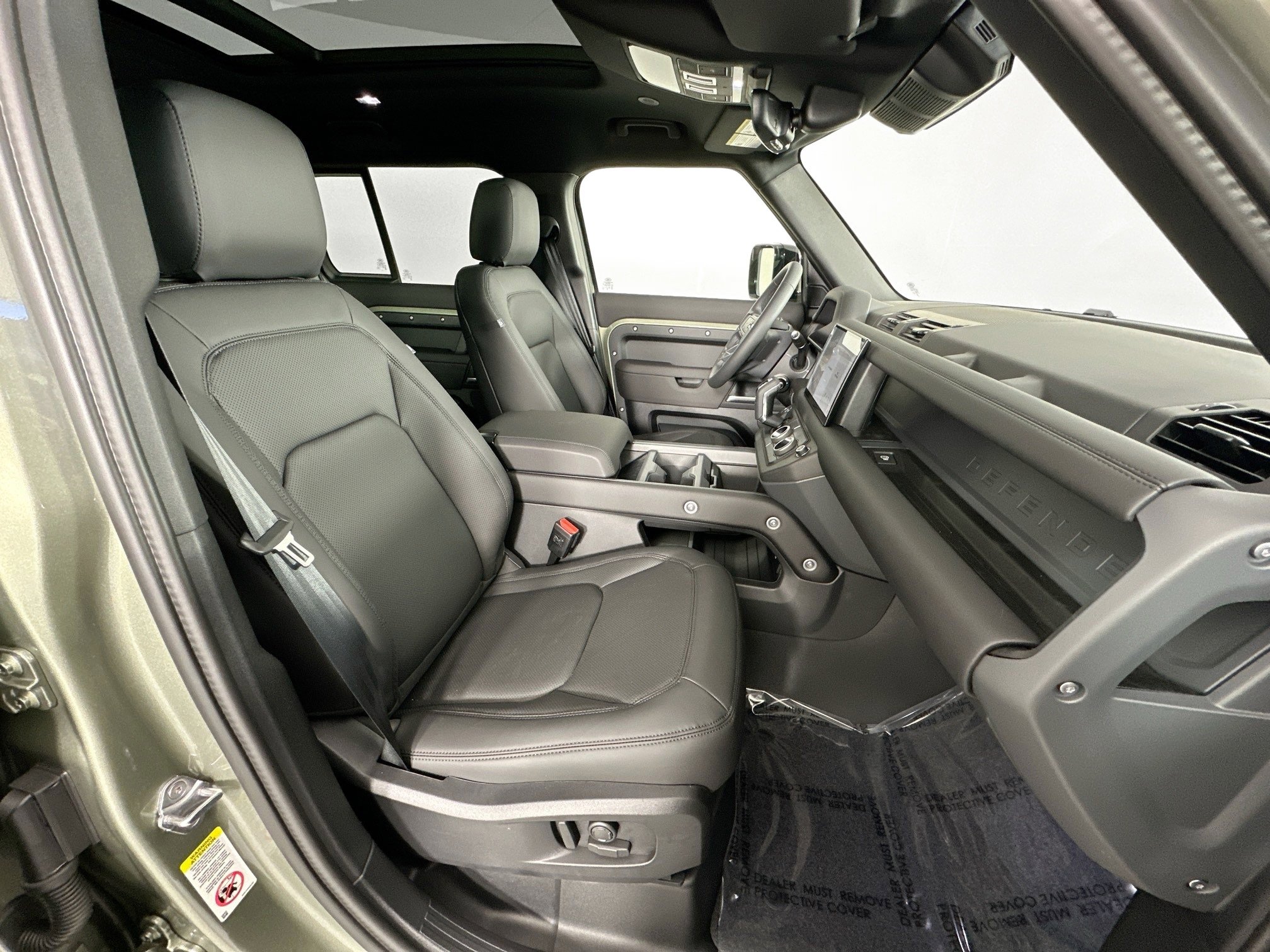 Used 2025 Land Rover Defender 110 S image 26