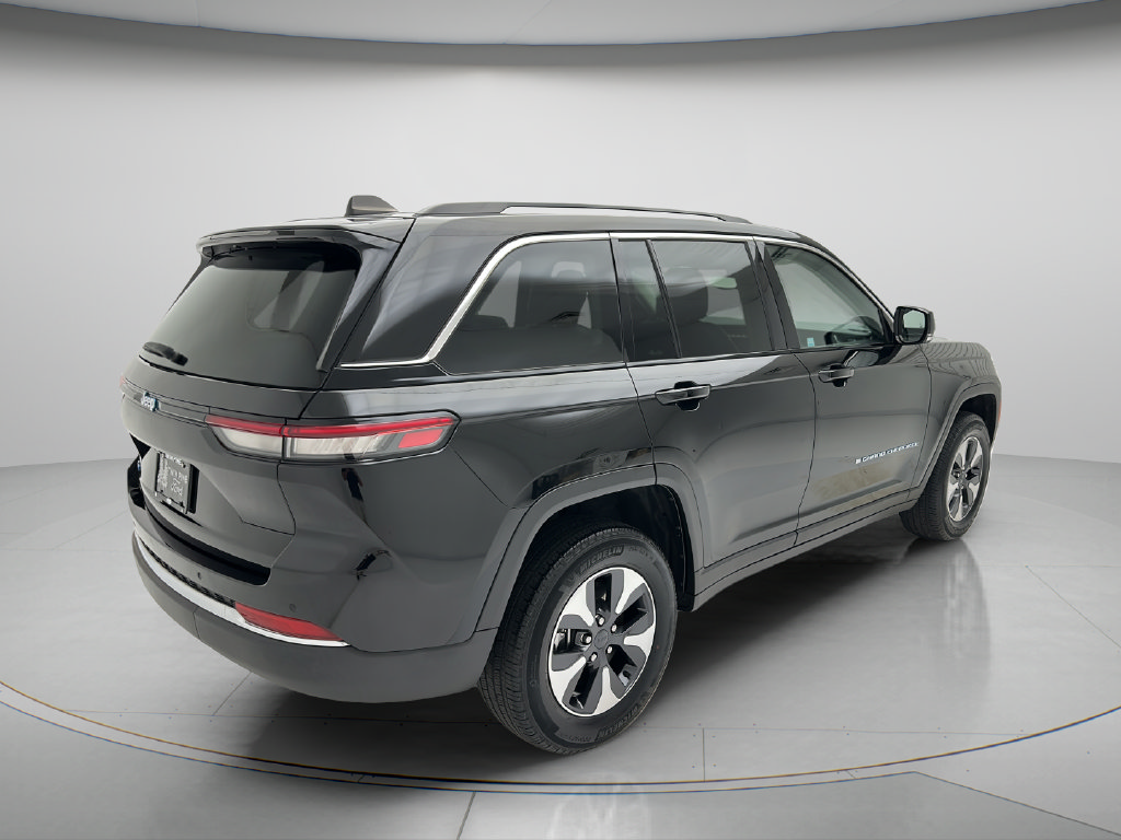 Used 2023 Jeep Grand Cherokee 4WD 4xe image 5