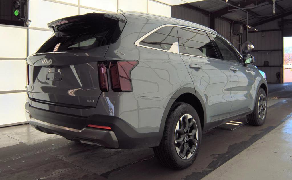 Used 2024 Kia Sorento S w/ Panoramic Sunroof Package image 4