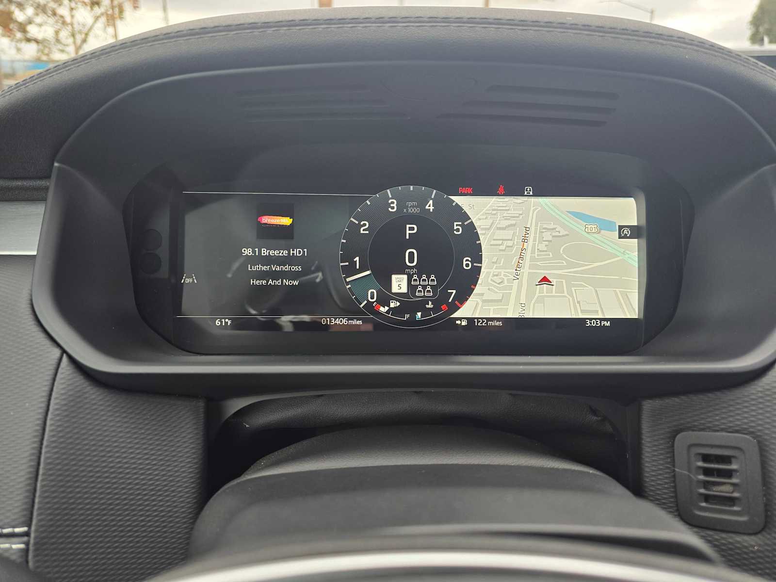 Certified 2025 Land Rover Discovery Dynamic SE image 26