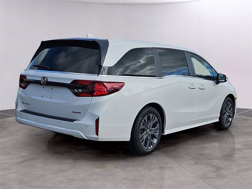 New 2026 Honda Odyssey Touring image 3