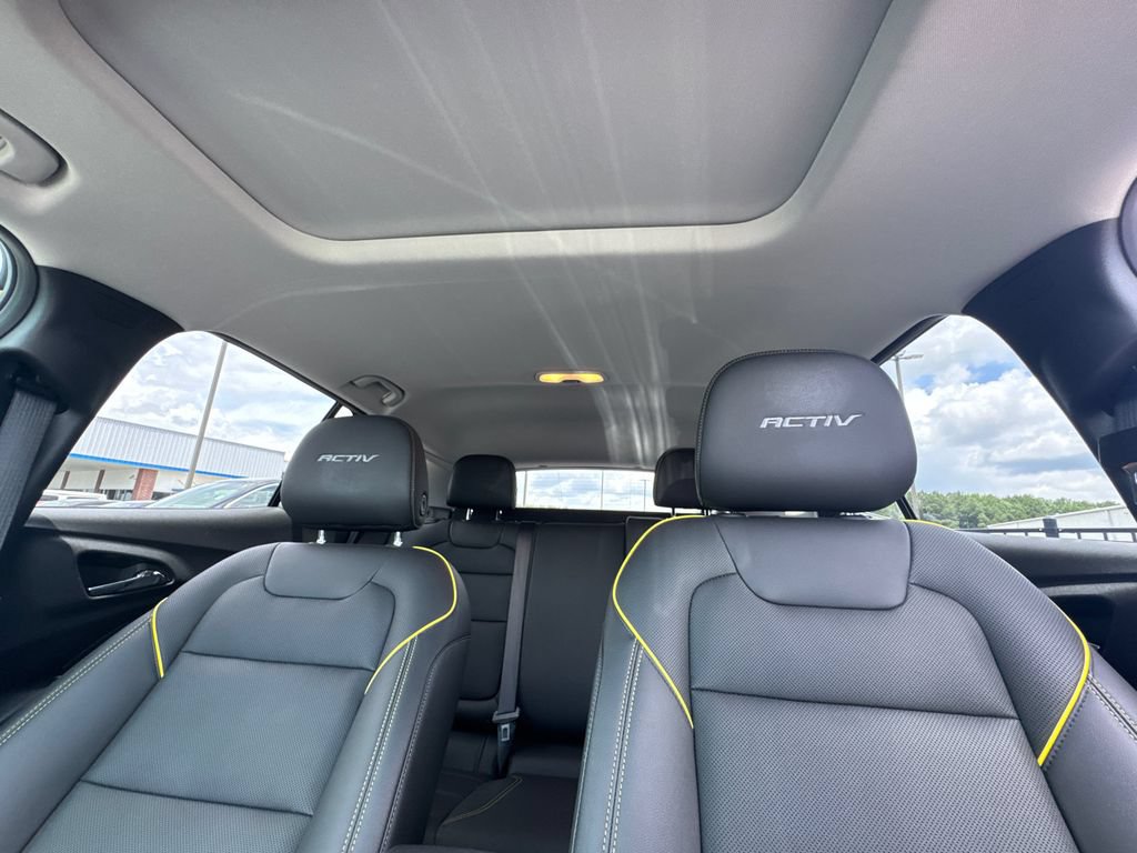 Used 2025 Chevrolet Trax ACTIV w/ Sunroof Package FWD image 32