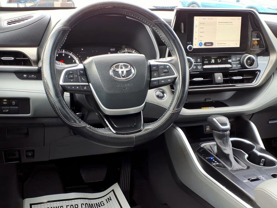Certified 2023 Toyota Highlander XLE image 12