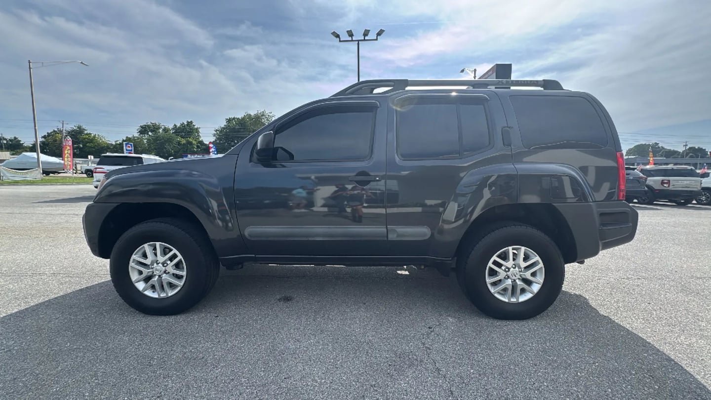 Used 2015 Nissan Xterra S RWD image 2
