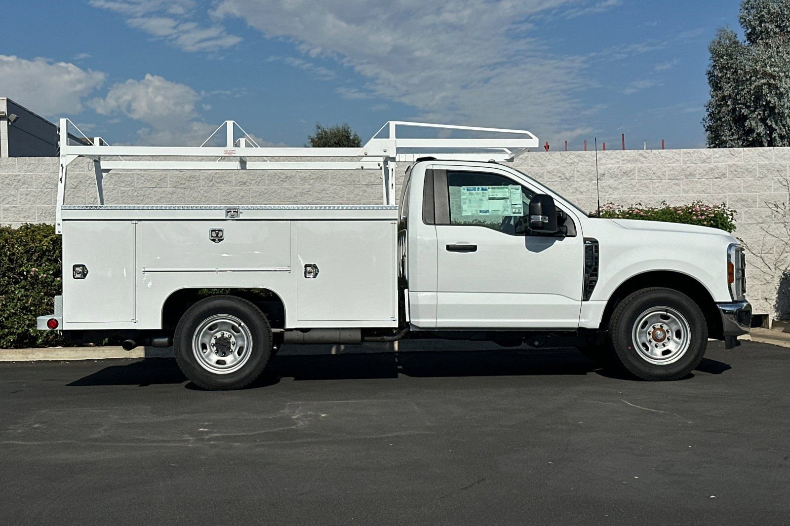 New 2025 Ford F350 XL w/ XL Chrome Package video 3