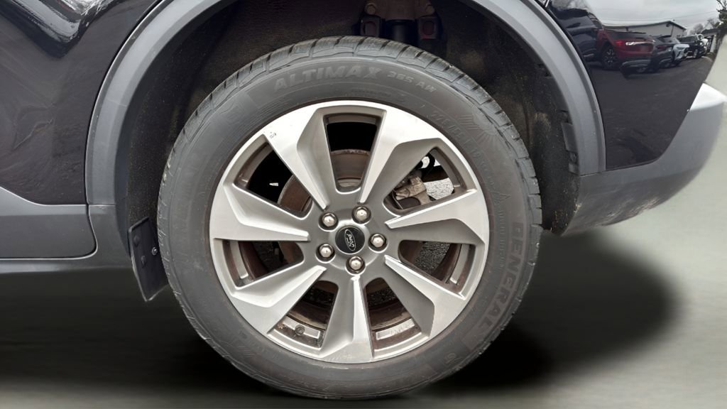 Used 2025 Ford Escape Platinum image 11