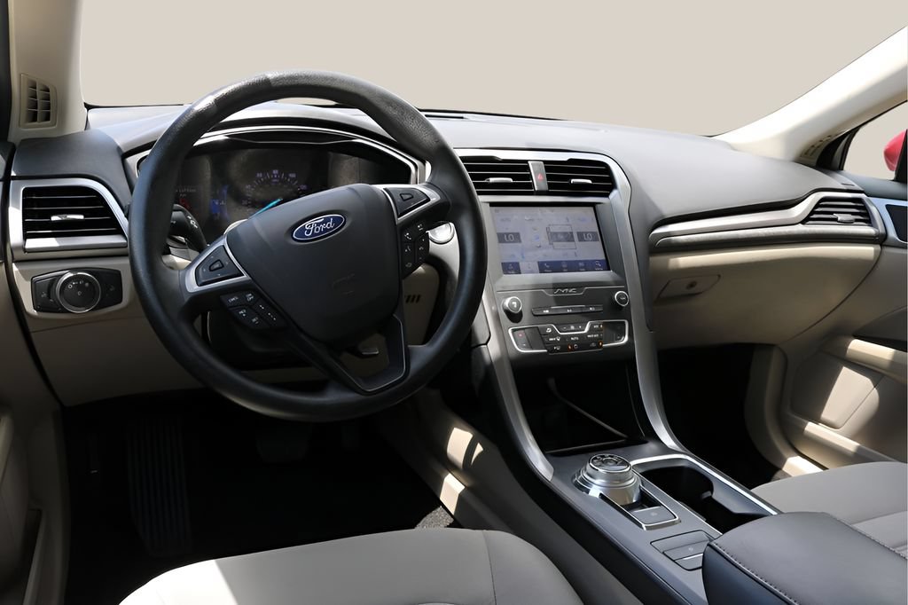 Used 2020 Ford Fusion SE FWD image 14