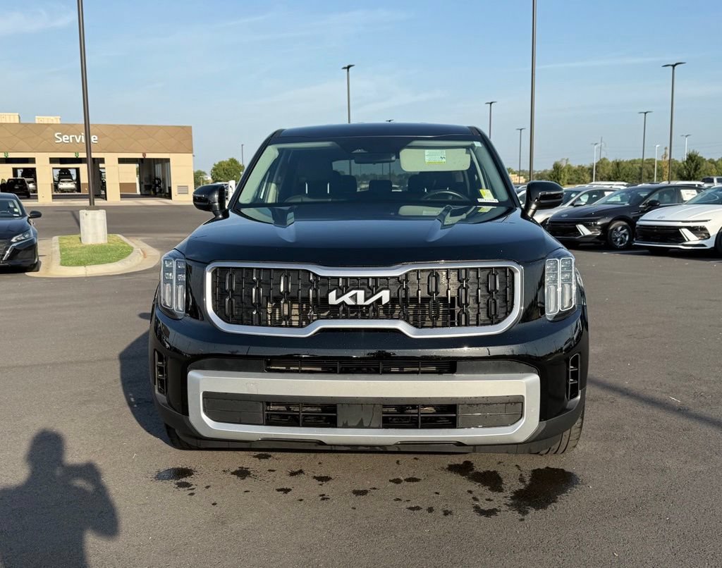 Used 2025 Kia Telluride LX FWD image 2