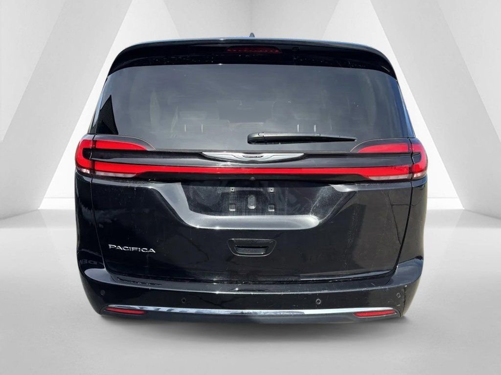 Used 2024 Chrysler Pacifica Touring-L image 6