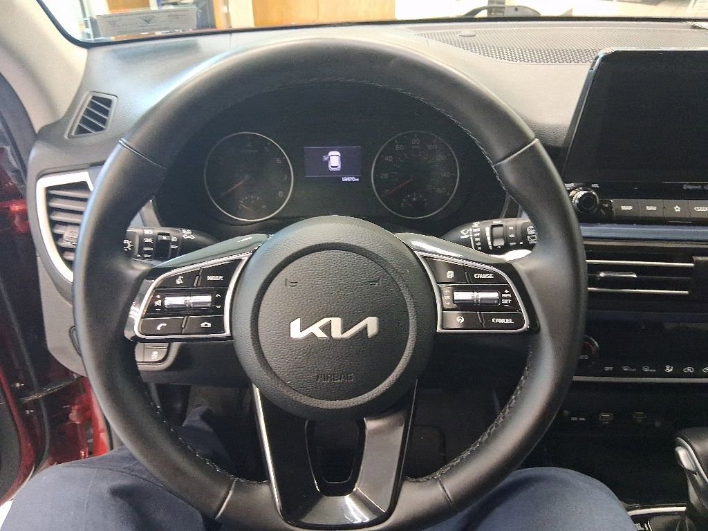 Used 2023 Kia Seltos S w/ Navigation Package FWD image 10