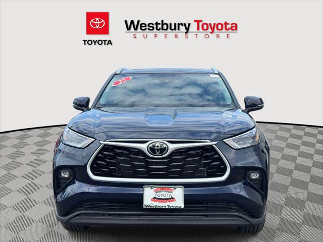 Certified 2025 Toyota Highlander XLE AWD/4WD image 3
