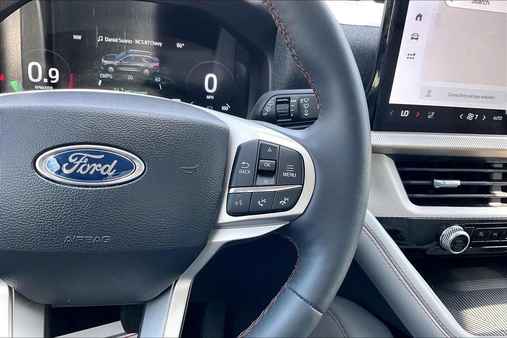 Used 2025 Ford Explorer Active w/ Active Comfort Package RWD image 18
