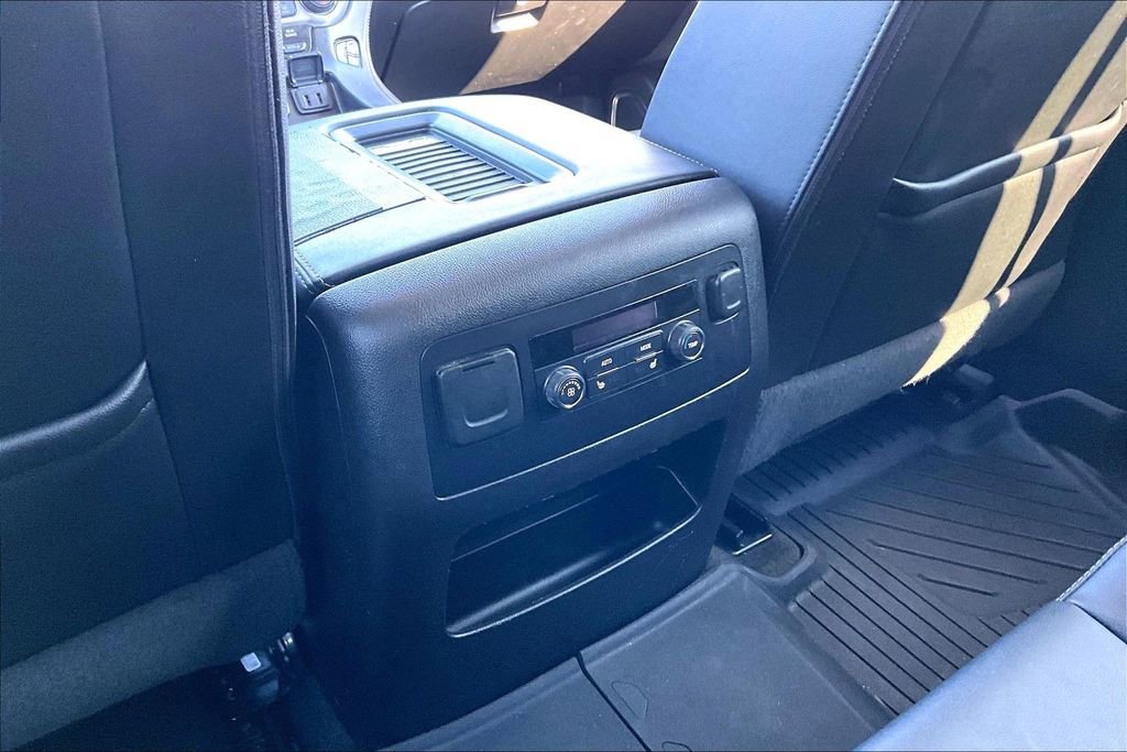 Used 2017 GMC Yukon SLT image 29