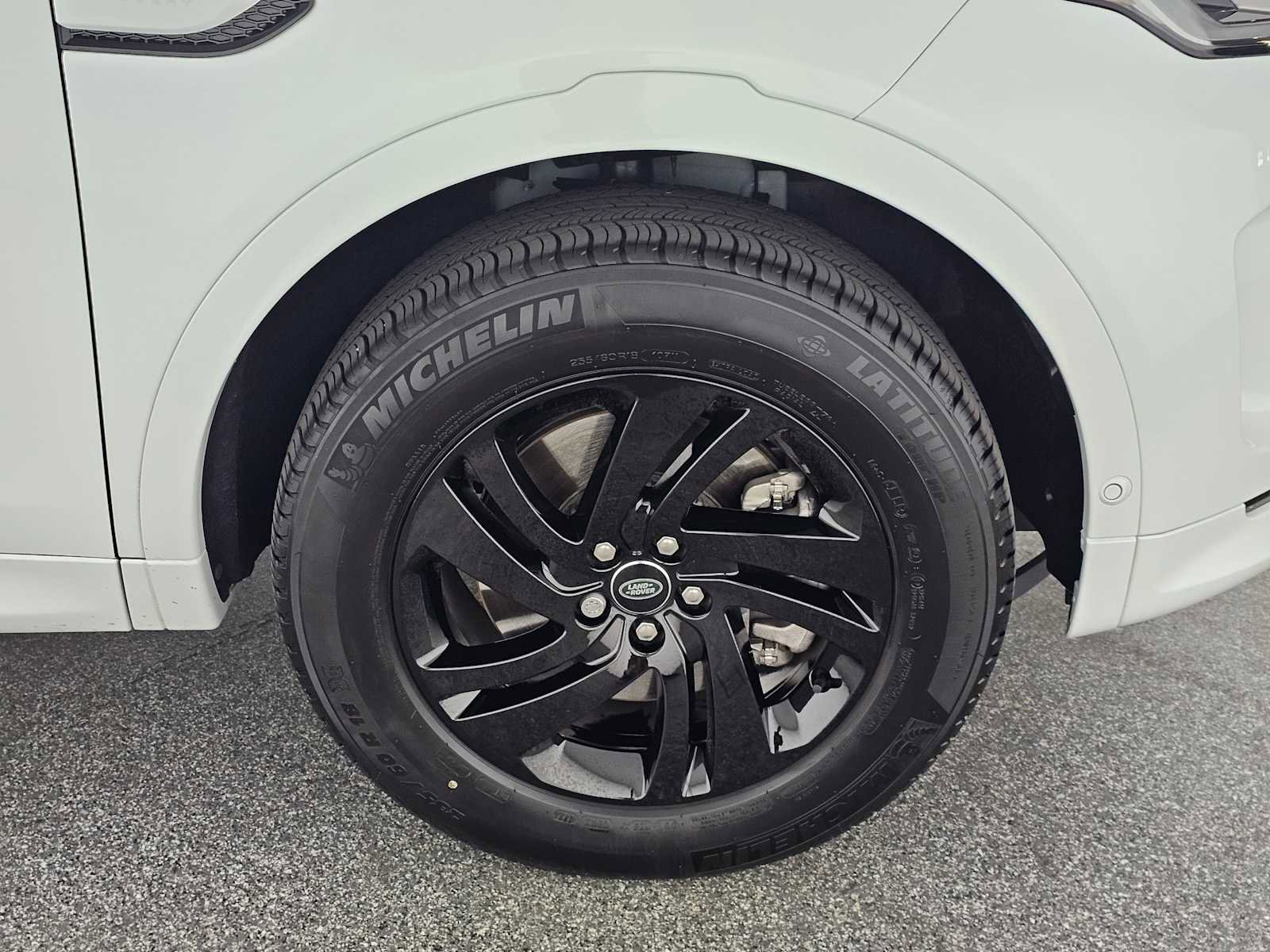 Used 2024 Land Rover Discovery Sport S image 9