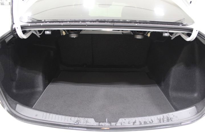 Used 2018 Chevrolet Malibu Premier w/ Premier Sun and Wheel Package image 16