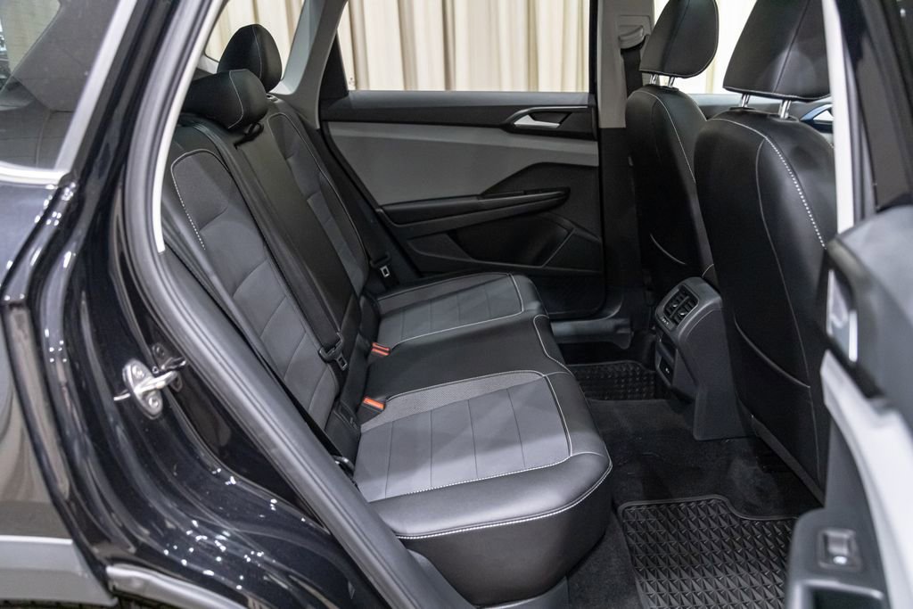 Certified 2023 Volkswagen Taos SE w/ Panoramic Sunroof Package FWD image 12