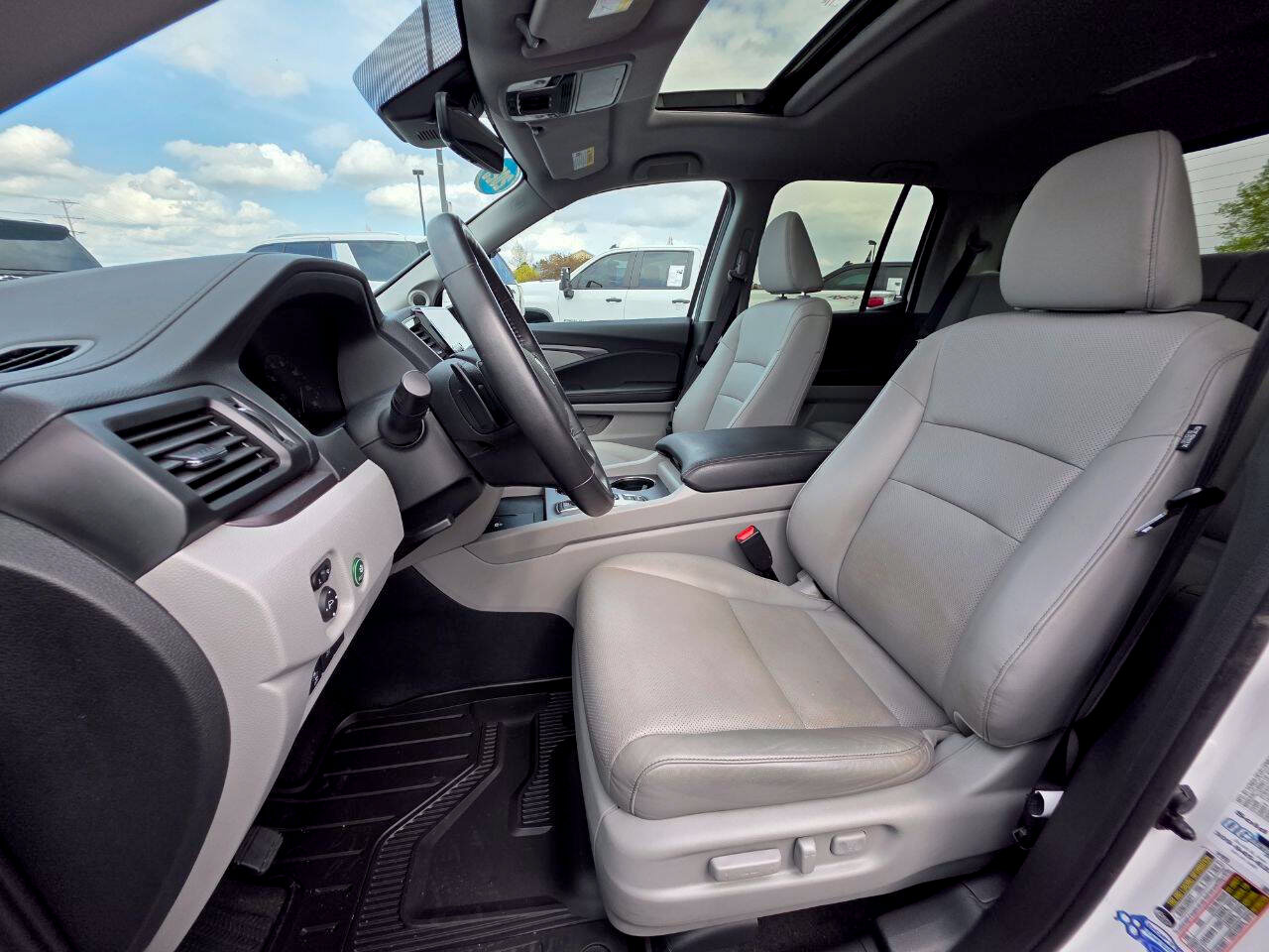 Used 2025 Honda Ridgeline RTL image 12