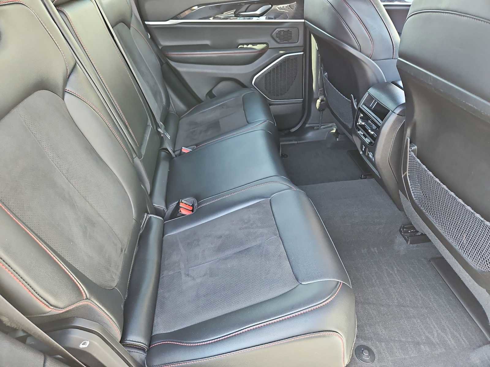 Used 2022 Jeep Grand Cherokee Trailhawk w/ Luxury Tech Group III image 21