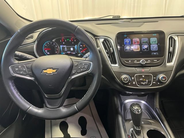 Used 2018 Chevrolet Malibu LT w/ Leather Package FWD image 17
