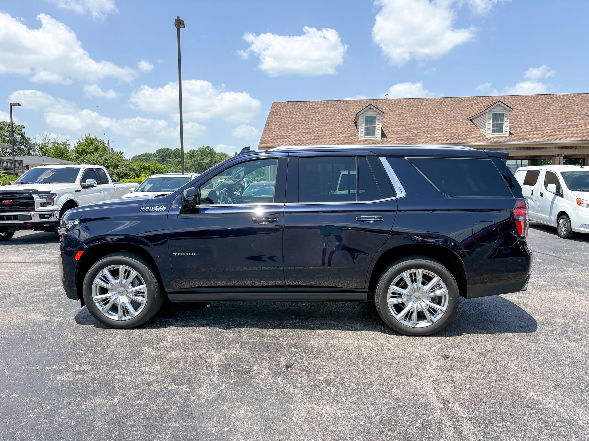 Used 2021 Chevrolet Tahoe High Country RWD image 5