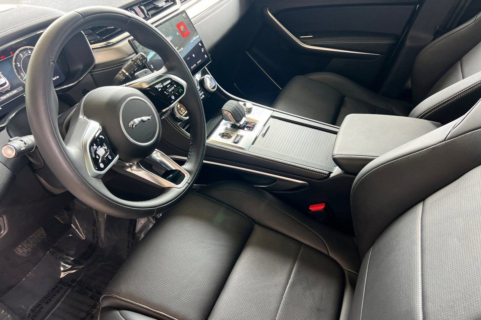Used 2026 Jaguar F-PACE R-Dynamic S AWD/4WD image 4