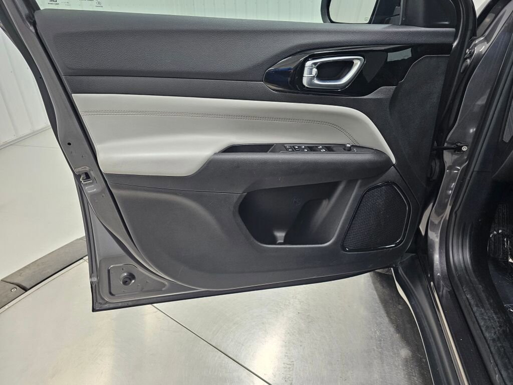 Used 2024 Jeep Compass Limited image 32