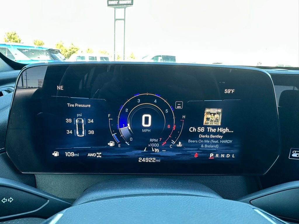 Used 2024 Chevrolet Traverse LT image 32